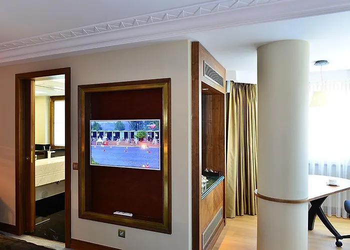 Warwick 4* Анкара