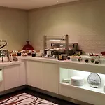 Warwick Hotel