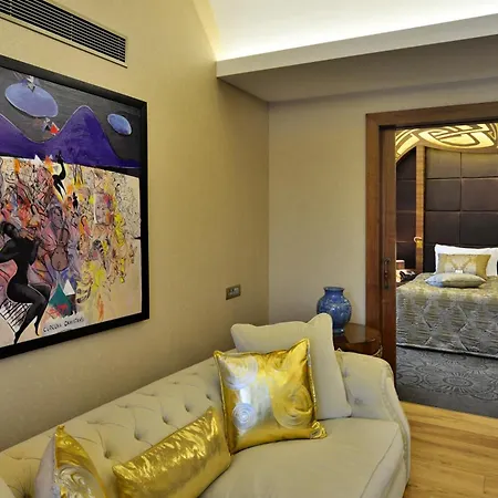 Warwick Hotel 4*