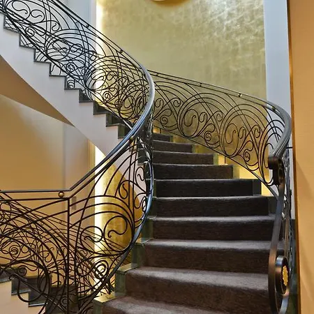 Otel Warwick 4*
