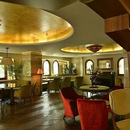Warwick Otel 4*