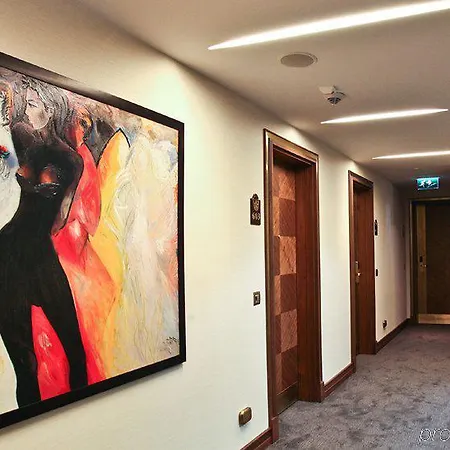 Warwick Otel 4*