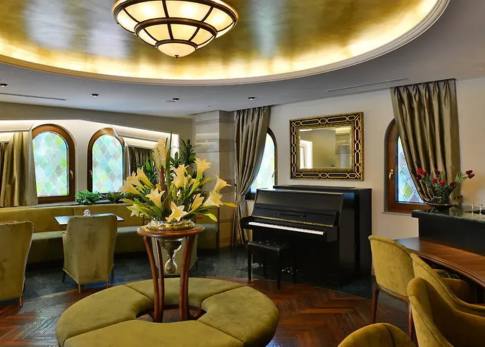 Ξενοδοχείο Warwick 4*