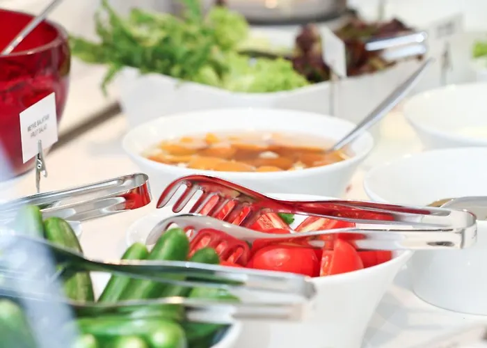 Warwick Ξενοδοχείο 4*